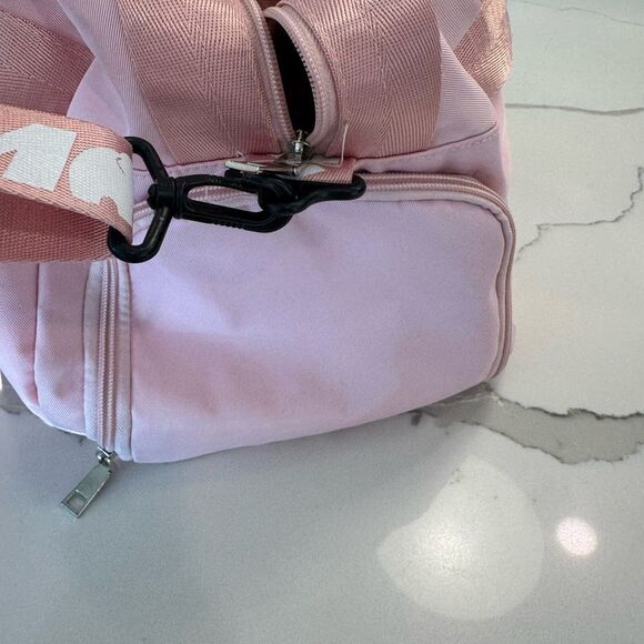 Pink Gym Bag with many compartments - Picture 4 of 7